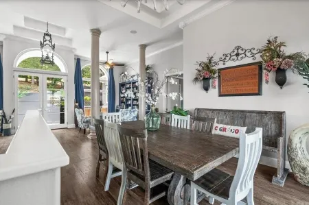 NEWLake it Easy” a lakefront 6BR 6BA retreat, with pool and large game room!