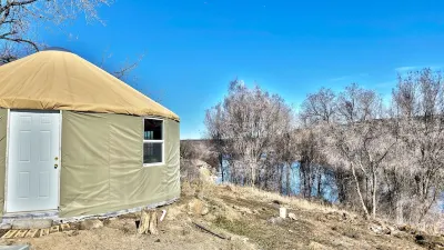 Riverfront Yurt w/ Hot Tub Near Hot Springs, Hiking & Kayaking Hotels in 