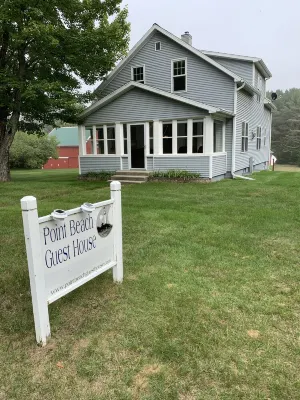 Point Beach Guest House - Large, comfortable & quiet. Large yard. Near beach! - 4-Star