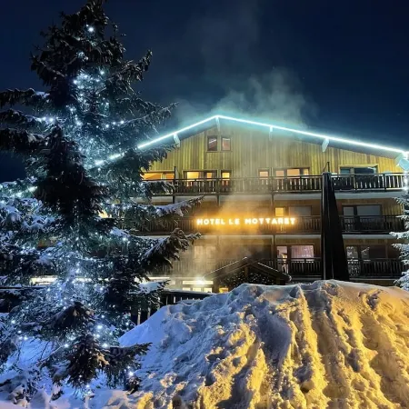MERIBEL-MOTTARET Apartment Ski in ski out 1800m balcony south mountain view