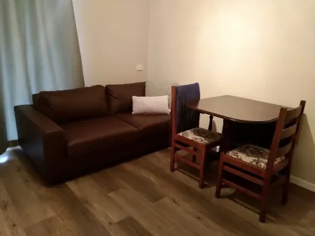 Great for couples + walk to cellar doors Отели в г. Сеснок