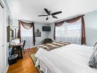 Beautiful Home only Steps to the Pro Football Hall of Fame, Sleeps up to 12! Hotels in Canton