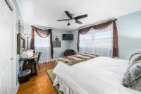 Beautiful Home only Steps to the Pro Football Hall of Fame, Sleeps up to 12!