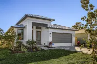 New Villa! Close to the 🏖️! Heated Pool/Spa, Lanai, Grill, EV🔌! Two King beds!