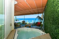 OCEANFRONT! 2 Suites + 1bdrm&ba! BEACH HOUZ!