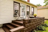 Charming/Cozy 2 BR 1 Bath steps from downtown.