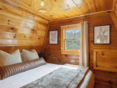 A-Frame Hot tub Retreat - Firepit, Grill, EV & Dog Friendly, Close to N. Conway. Hotels in Fryeburg