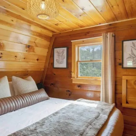 A-Frame Hot tub Retreat - Firepit, Grill, EV & Dog Friendly, Close to N. Conway.