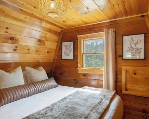A-Frame Hot tub Retreat - Firepit, Grill, EV & Dog Friendly, Close to N. Conway. Hotels in Fryeburg