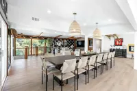 Zen Villa @ Hollywood Hills, Los Angeles by Universal Studio