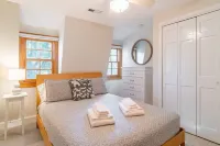 Spacious Getaway Close to Newport & Beaches