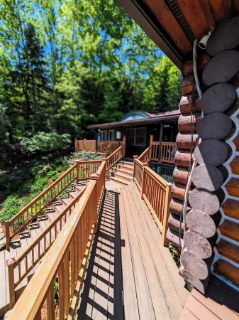 Authentic Log Home in Warren. Ski town. Mountain biking. Short walk to lake. Отели рядом с достопримечательностью «Шугарбуш Резорт»