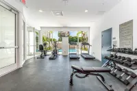 King Beds, Rooftop, Balcony, Gym, Pool Hotels in Downtown Hollywood
