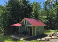 Sugarbush Tiny House/Cabin on 3.2 Acres at the base of Sugarbush-Mount Ellen Hotels in Fayston
