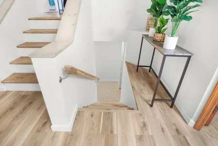 Spacious 4 bdrm home, Close to Lake, Wine, Downtown, Kid Friendly, Self Checkin