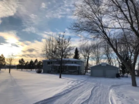 Farm house on 2 lovely acres outside of Bozeman, Pets Allowed & State Licensed