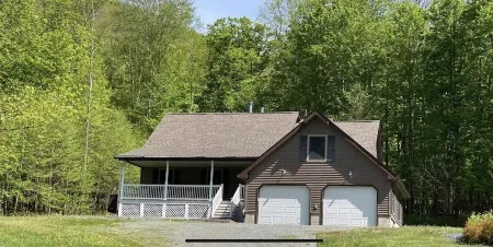 Family Home located near Beaverkill Covered Bridge