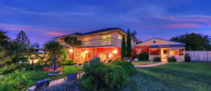 Alice Beside The Sea - 4 Bedroom Holiday House.