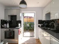 The Den  , Private Hot Tub, Derbyshire Dales/Peak District.