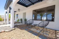 Spacious fun oasis with beautiful lake views&games