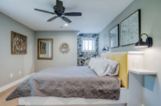 Traverse City Lakemore Resort,  New Luxury Lakefront Home on Arbutus Lake のホテル