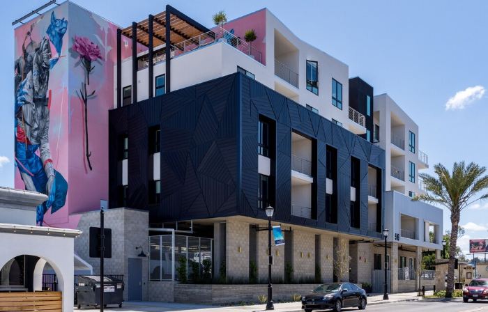 Beautiful Modern 2-Bed in DT Vista!