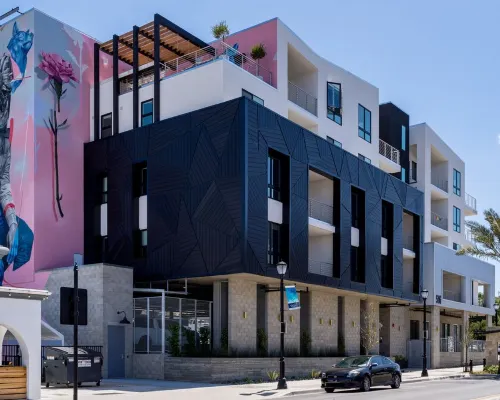 Beautiful Modern 2-Bed in DT Vista! Hotels in Vista