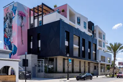 Beautiful Modern 2-Bed in DT Vista! Hotels near Boomers Vista