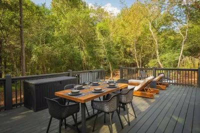 A-Frame Modern Minimalist Dream: 3-bed, 2bath; Hot Tub & Cold Plunge Hotel dekat Lake Lanier Islands