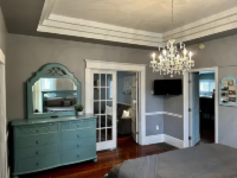 Beautiful 3 bedroom apt Historic Ocala 1891