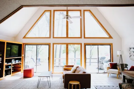 Lake Gaston A Frame- Private Beach & dock