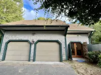 Private Cape Cod Cottage. Walk to Ellis Landing Beach! 科德角鐵路步行道附近的飯店