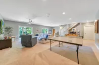 The Gate House - Lake Views and Private Cove