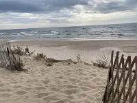 Cozy Neutral Farmhouse Welcomes Peaceful Retreat