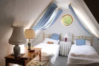 Fabulous house with sun-doors and patio - Large mature garden. Mountain views. Hotel a Braemar