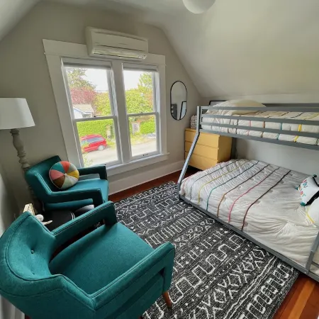 Stunning Victorian 4BR w/Hot Tub 5 Min to Downtown