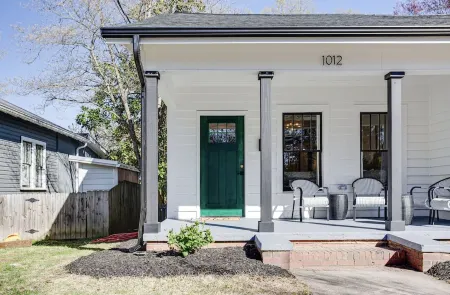 Historically Hip on Hale-3 Kings, Walkable to shops, 3 minutes to Duke