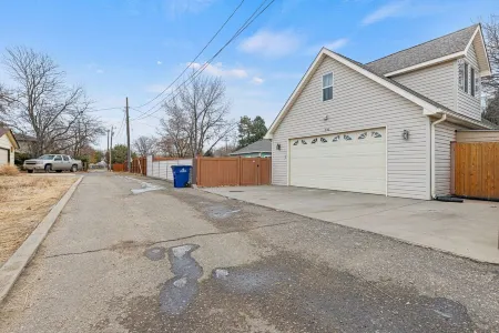 Greener Pastures Getaway - Downtown Frederick - 30 minutes to Boulder/Denver!