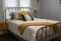 Cozy Cottage within walking distance of downtown! Hotels near Bristol Station Brews & Taproom