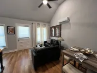 Private Oasis! Luxury King Bed! Walk To Restaurants!