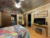 Papa Bears Cozy Cabin at Up The Creek