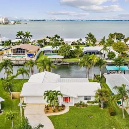Cocoa Beach Coral Retreat waterfront 3 BR /2.5 BA