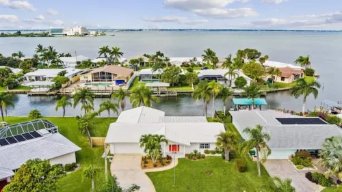 Cocoa Beach Coral Retreat waterfront 3 BR /2.5 BA