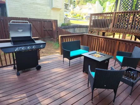 Urban Oasis in Metro Atlanta near Truist Park Отели в г. Смирна