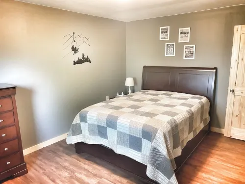 Secluded/Spacious Cabin with 5 Br, 5 Min to Resort "New Kitchen Coming 2026!