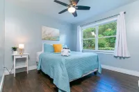 Salt Pool Oasis w/ Firepit & Pergola Walk to Publix & Restaurants - 1 Mile to UF