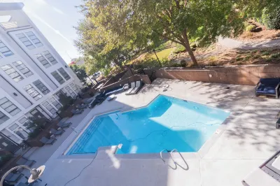 Stylish 2-Bedroom Apt in Charlotte with Free Parking Hotels near Rainbow Shops