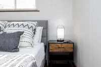 Newly renovated 2-bedroom cottage by the lake