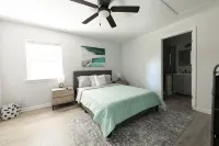 NEW - Waveland's Beach Bliss - 3 minutes from the beach and DT Bay St. Louis