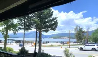 Luxurious Lakefront Haven - Prime Ski Access & Majestic Mountain Views! - con vistas a la montaña
